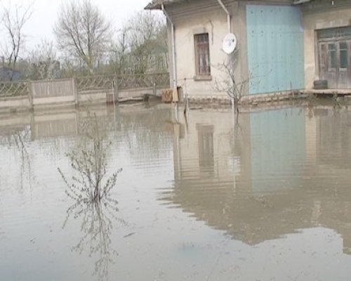 Inundaţii în comuna Rasova: a fost solicitată intervenţia pompierilor